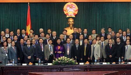 เอกอัครราชทูตเป็นบุคคลแรกที่ส่งสาร์น ของเวียดนามต่อเพื่อนมิตรชาวต่างชาติ